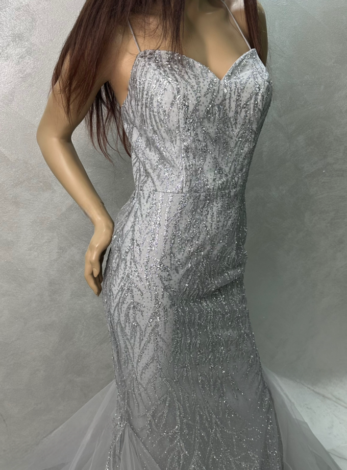abito sirena argento con coda in tulle