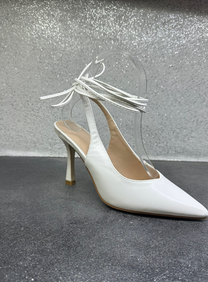 Scarpe bianche alla schiava