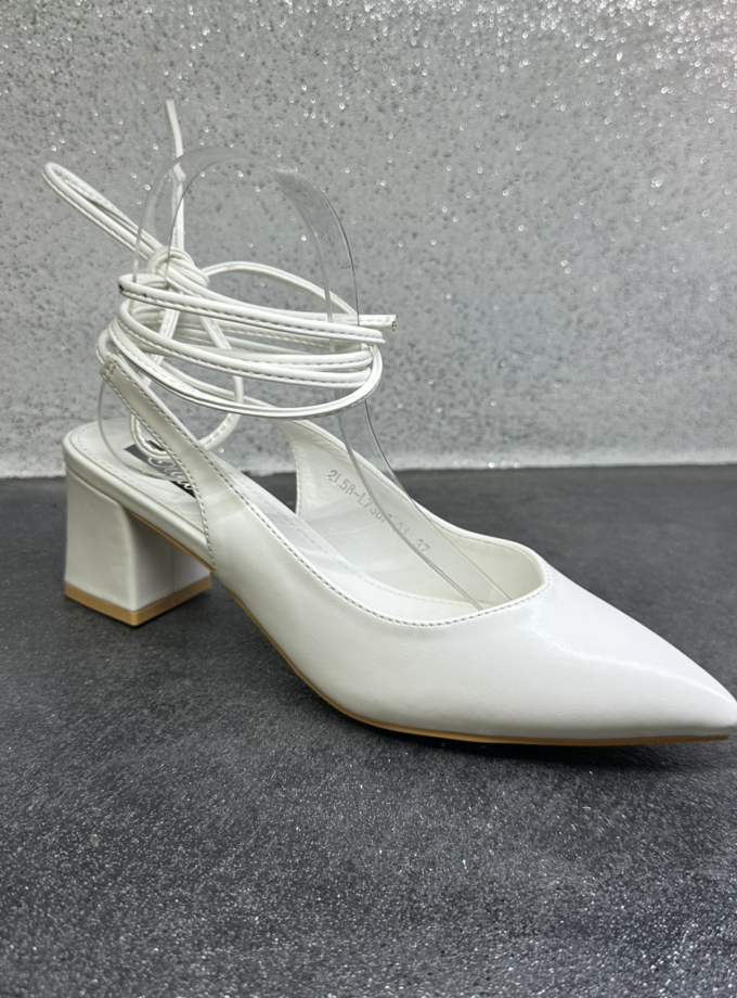 Scarpe bianche alla schiava tacco largo