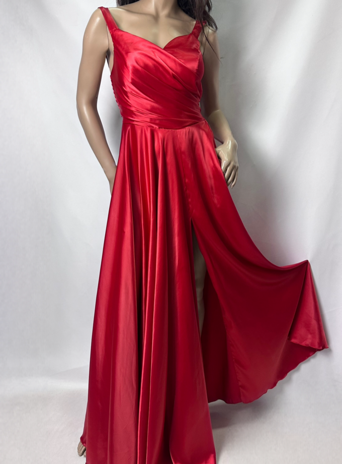 abito lungo raso effetto seta con spacco lato rosso