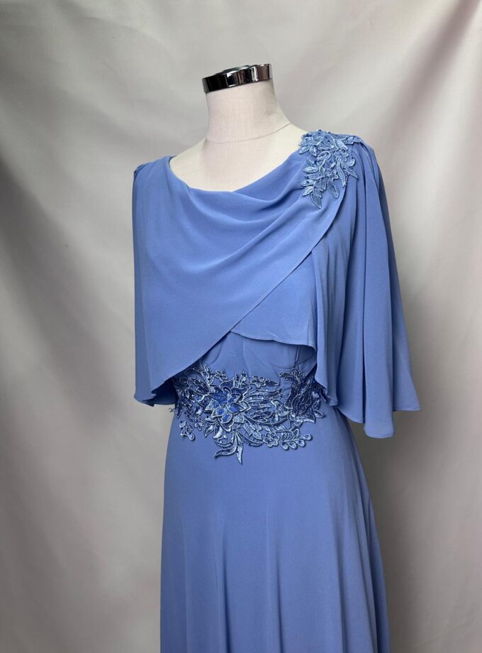 abito linea comoda mantellina celeste polvere