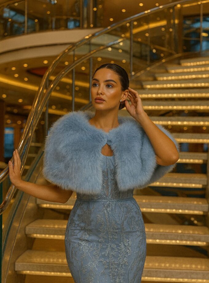 Mantella pelliccia celeste polvere