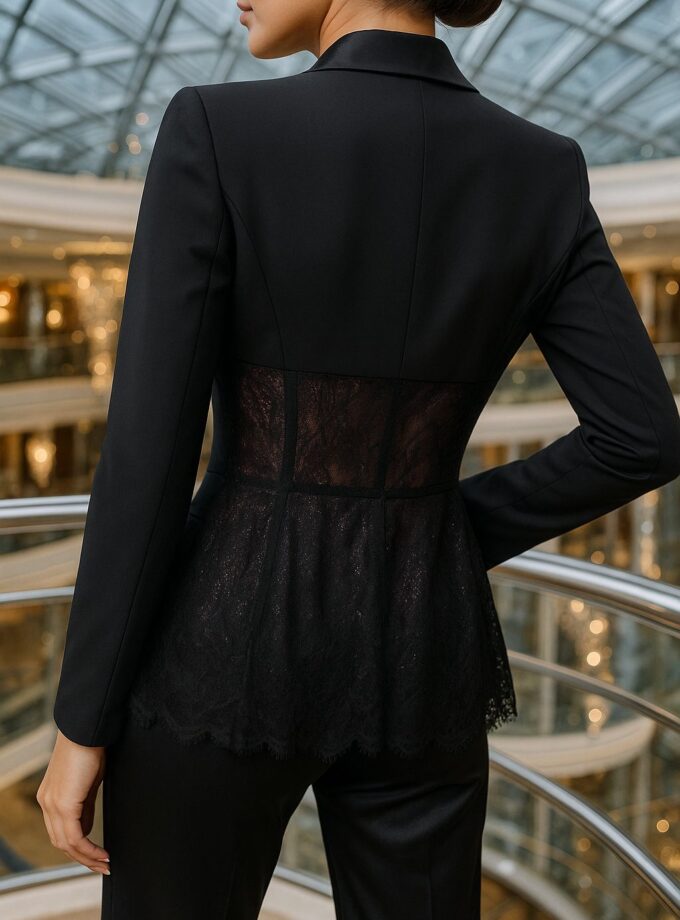 Tailleur pantaloni zampa inserti pizzo nero